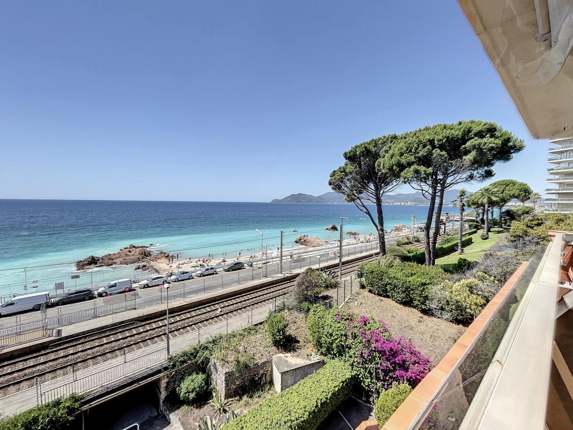 Studio With Beautiful Sea View And Direct Beach Access Cannes Buitenkant foto